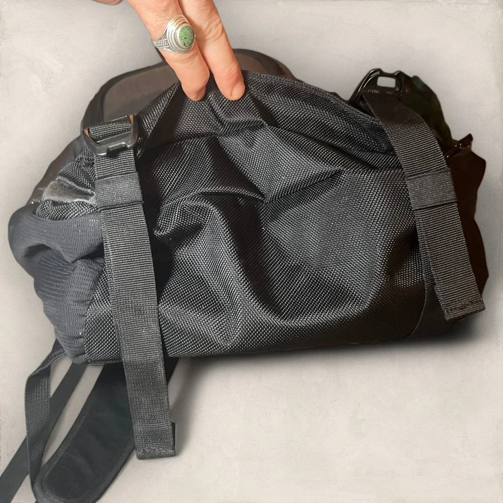Thule Leed's Branded Backpack Gray HomeAway‎ Logo Padded Laptop Sleeve Tech Bag